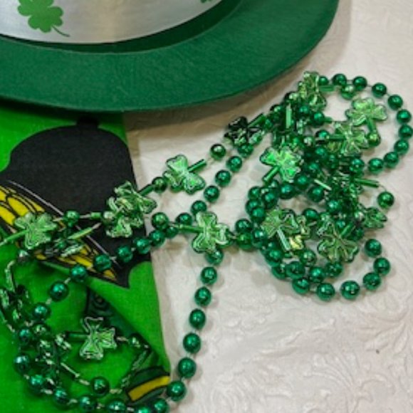 St Patrick's Day Hat, Tie, Bandana, Beads, Green Rubber Bracelet Package Lot - Picture 5 of 13